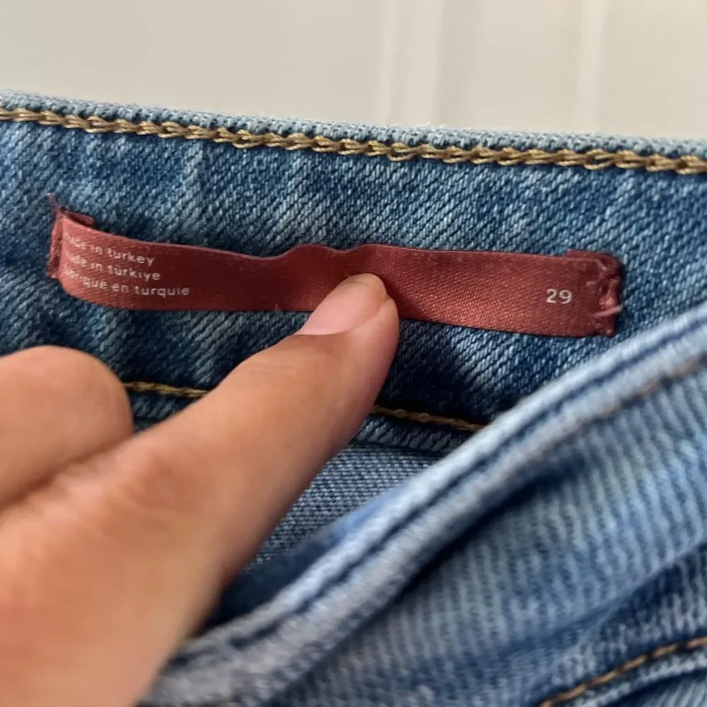 Pilcro Straight Leg Light Wash Jeans 29